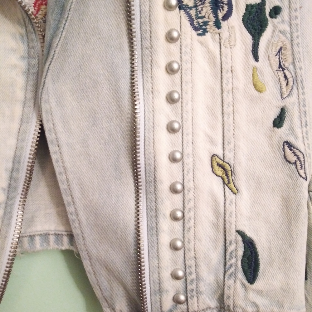 SOLD. BLANKNYC Light Denim Jacket Small - Picture 11 of 14